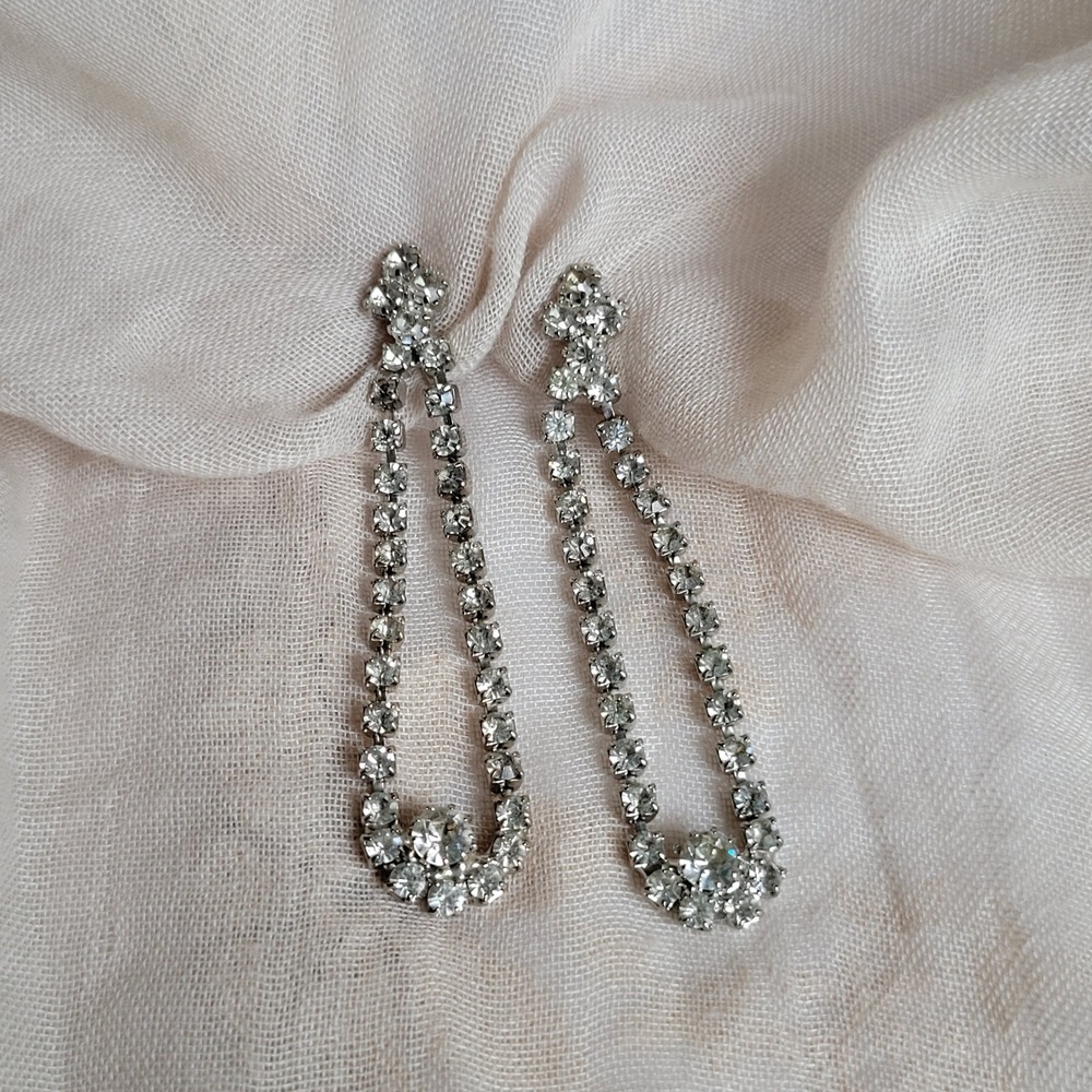 Vintage 60s Rhinestone Clip-on Earrings Silver Teardrop Dangle